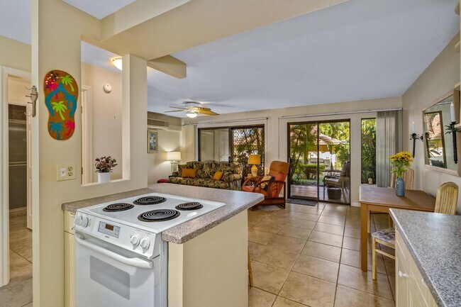 Building Photo - Fully Furnished 2 Bed/1.5 Bath, Maui Gardens Condo with Resort Amenities and Steps to the Beach!