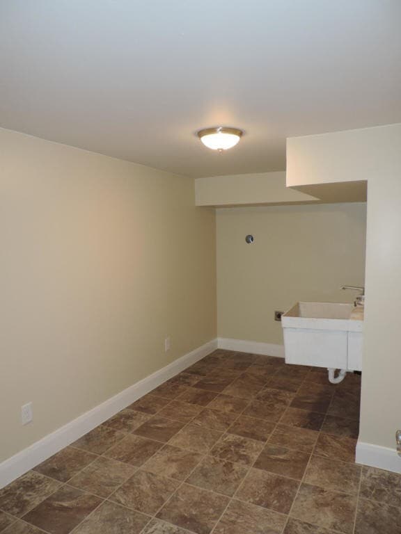 Building Photo - Dog Friendly - 4 Bedroom with Granite Counter tops.