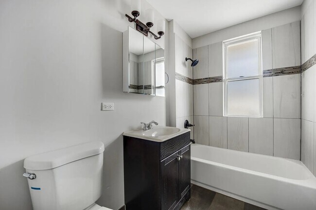 Building Photo - 3924 W Altgeld St