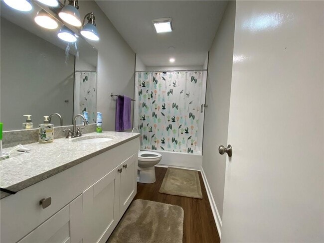 Building Photo - 704 Dunbar Dr