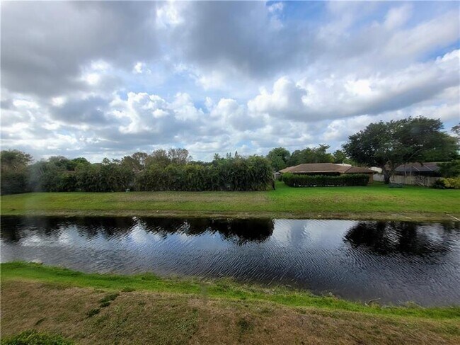 Building Photo - 11096 Royal Palm Blvd