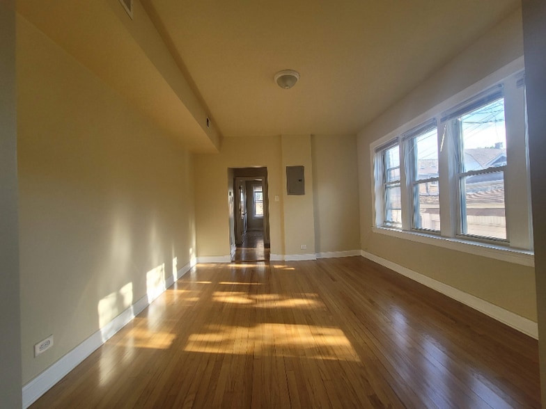 Primary Photo - 1645 W 80th St