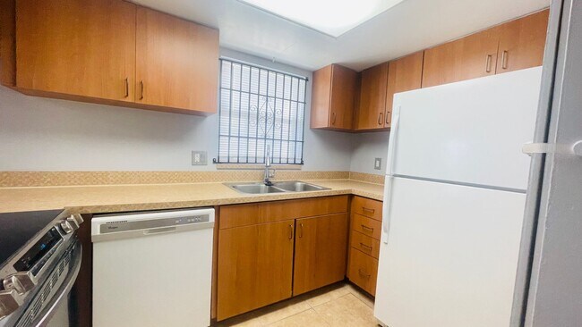 Building Photo - 1000 S Semoran Blvd