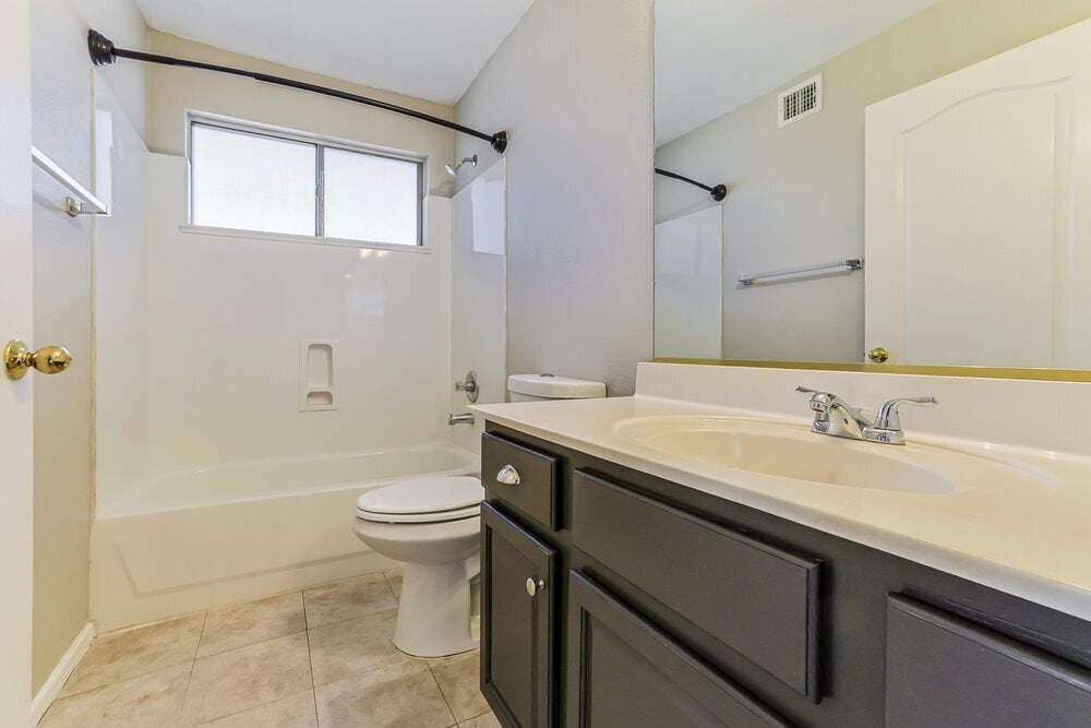 Building Photo - 548 E Cathy Dr