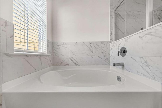 Building Photo - 2311 Candy Ln