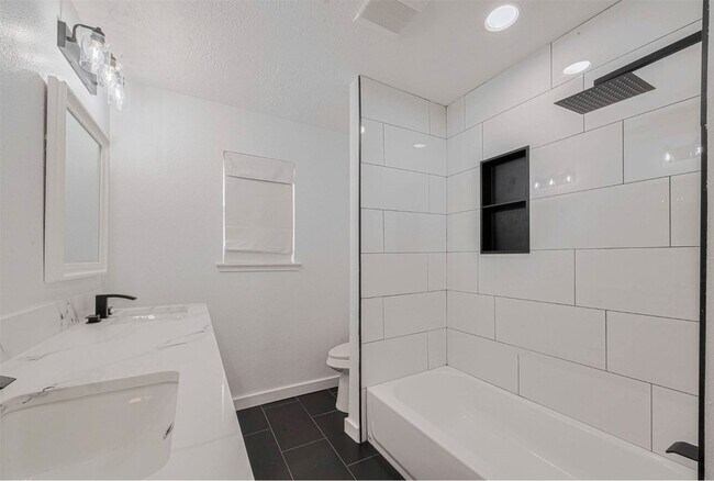 Building Photo - 927 Carlingford Ln