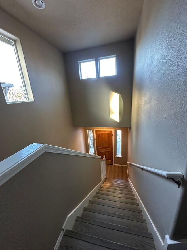 Building Photo - Comfortable Bend Living – 3 Bedroom Home with Spacious Bonus Room!