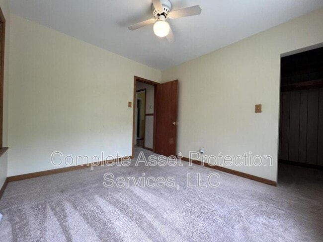 Building Photo - 825 E Cleveland Ave