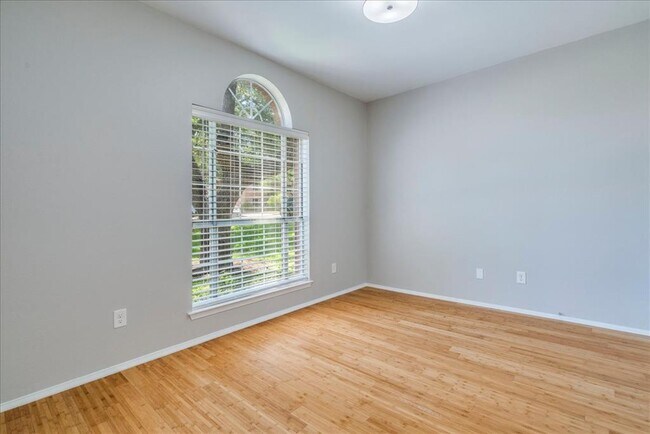 Building Photo - 6530 Needham Ln