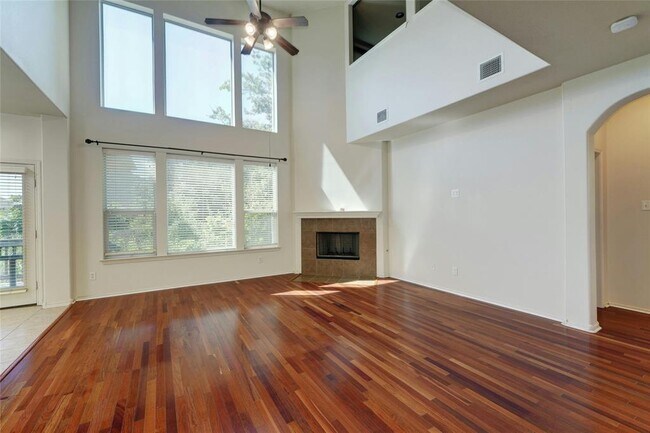 Building Photo - 8227 Liberty Walk Dr