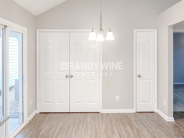 Building Photo - 2218 Pleasant Dale Dr