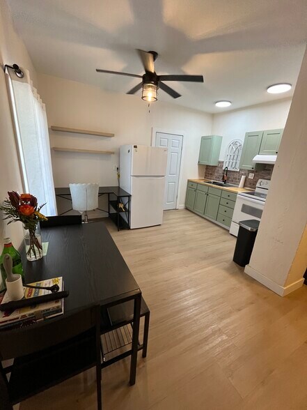 Dining room - 230 N 700 W