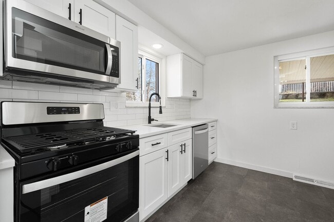 Building Photo - AVAILABLE MAY 1ST — STUNNING 3-BEDROOM HOME IN PENN HILLS!