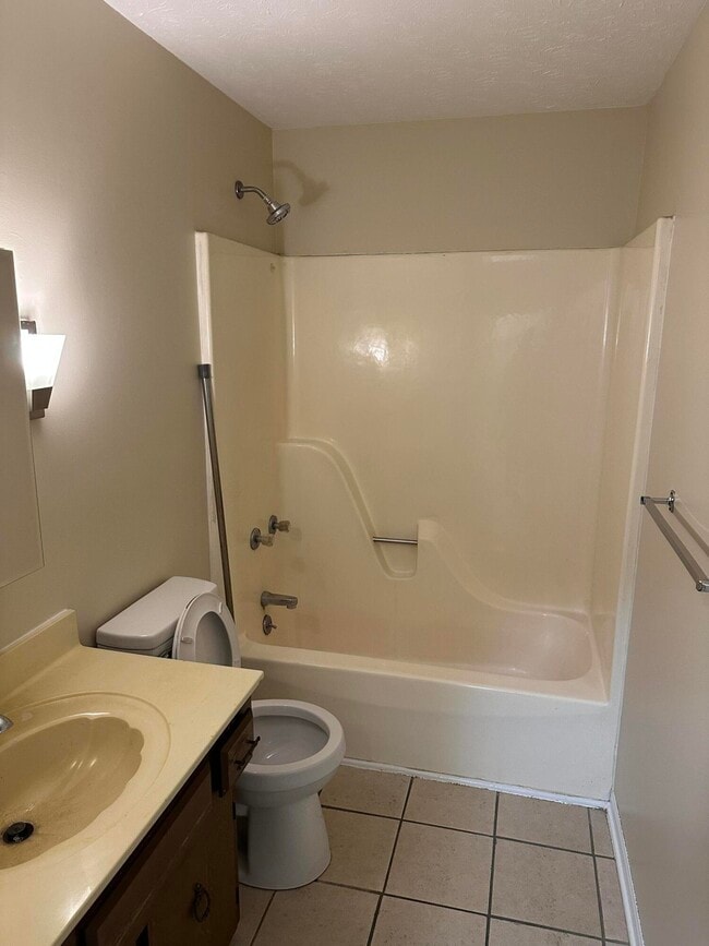 Building Photo - 415 Ridgewood Ln