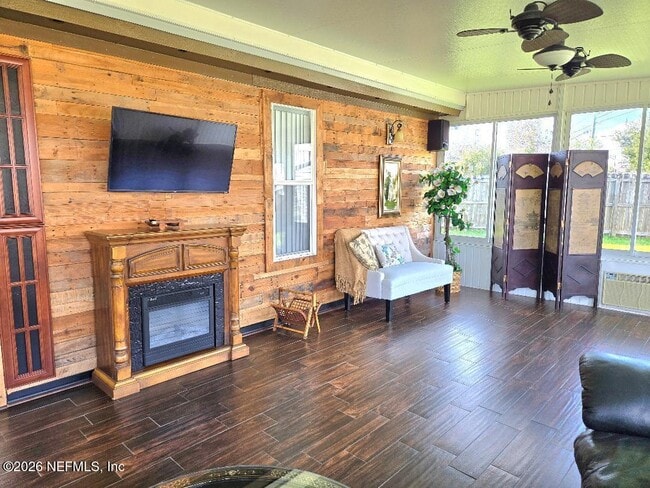 Building Photo - 6931 Cane Grass Ln E