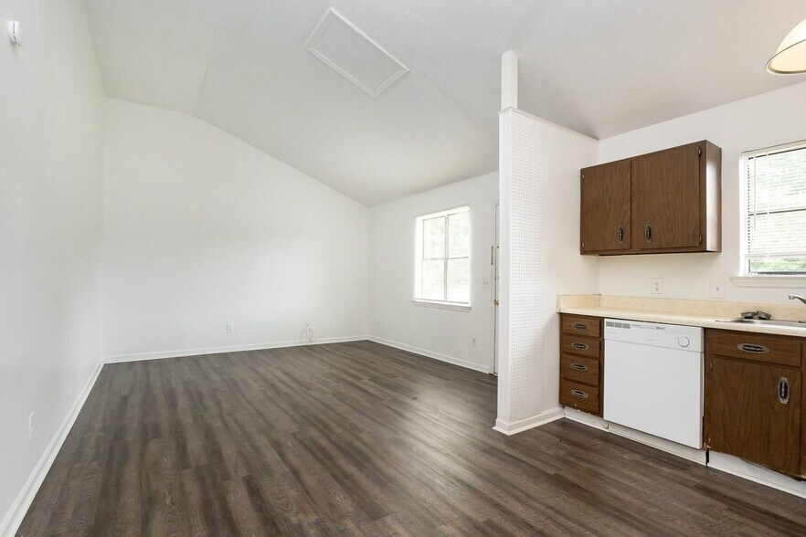 Building Photo - 26 Nicole Ln.