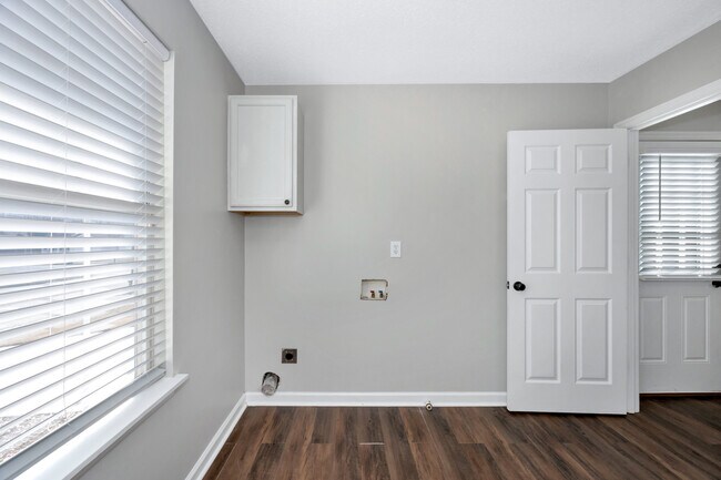 Building Photo - 103 N W Sugar Bluff Ln