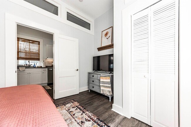 Building Photo - 2021 Avenue O 1/2