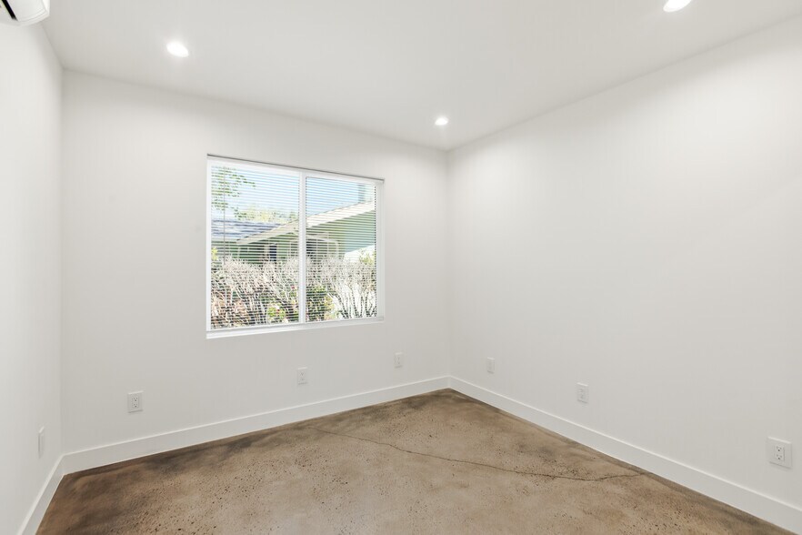 Building Photo - 7314 Fallbrook Ave