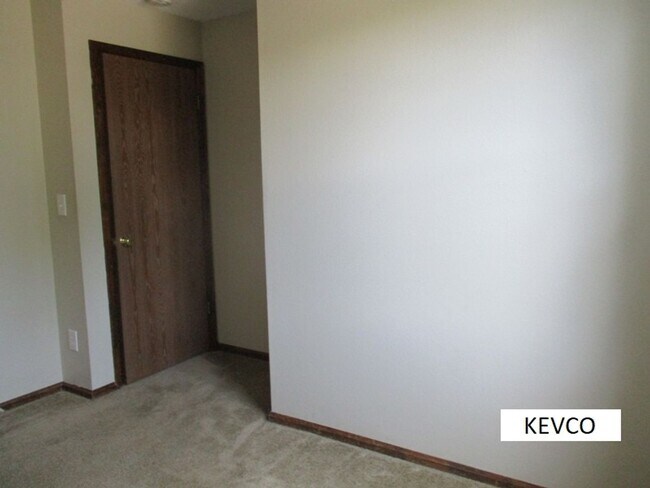 Building Photo - Beautiful Three Bedroom Home!