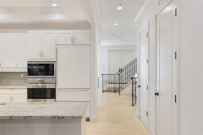 Building Photo - 7430 SW 56th Ct