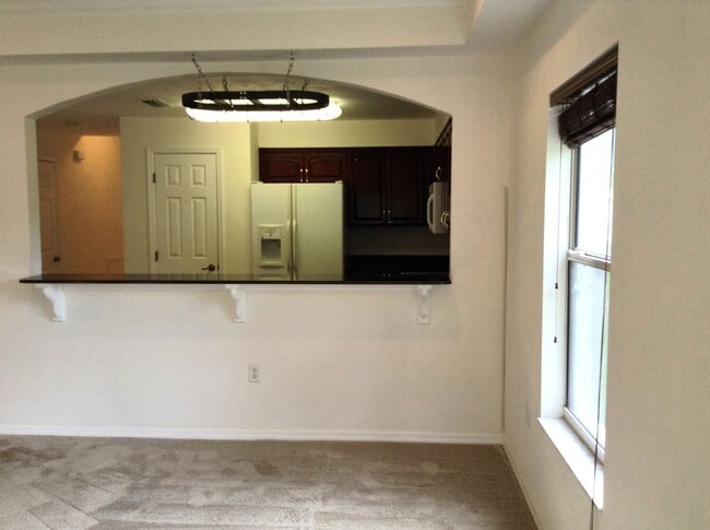 Building Photo - Spacious 2BR/2.5BA Townhome in Mallorca Sq...