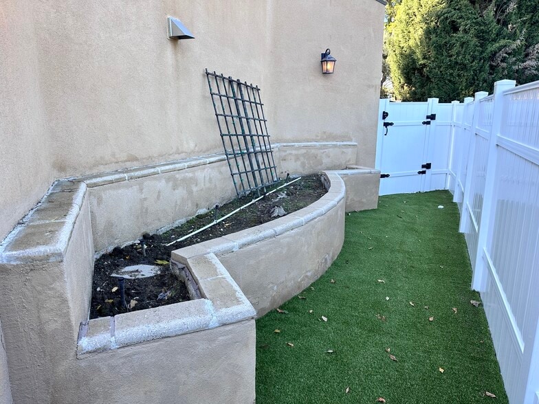 Building Photo - 5371 Topeka Dr