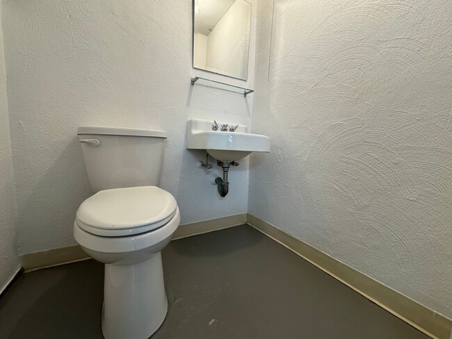 Building Photo - Pet-Ok | Charming Single-Family Ranch in Carlisle, MA | Avail 5/1