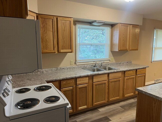Building Photo - 5079 Byers Rd