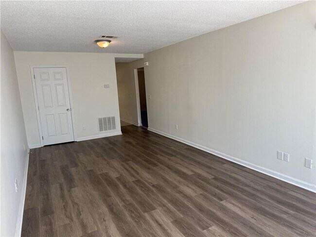 Building Photo - 890 E Cherry St