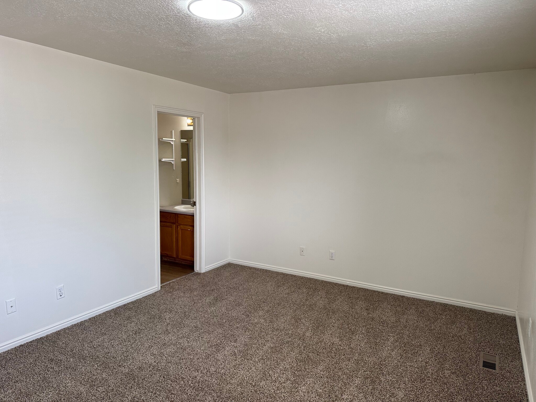 Building Photo - 1392 N 260 W