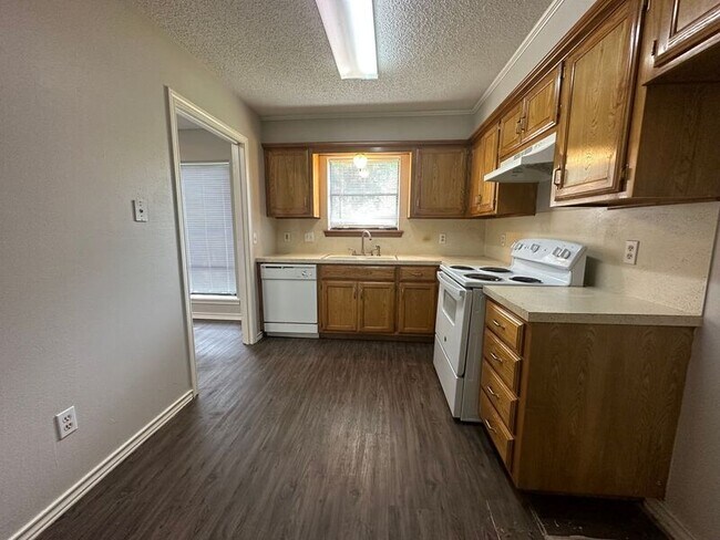 Building Photo - 309 Brookwood Dr