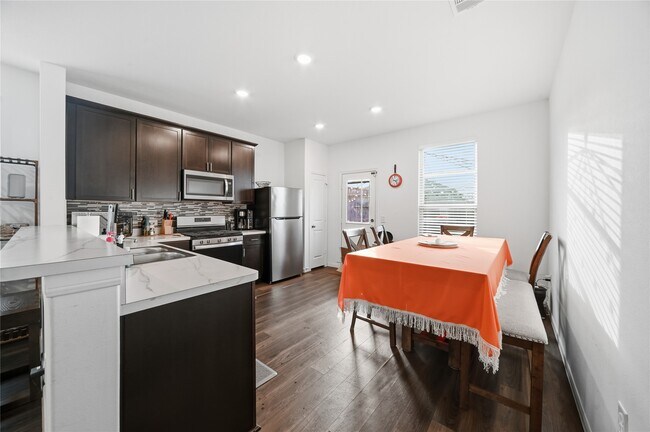 Building Photo - 16306 Fontana Ct