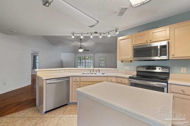 Building Photo - 547 Shiloh Dr