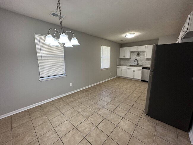Building Photo - 125 Grove Creek Dr