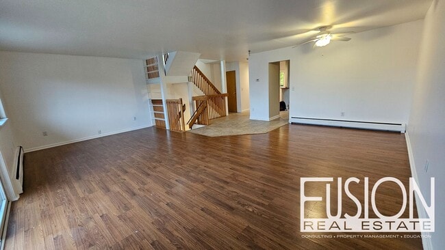 Building Photo - Bright, Spacious End-Unit Townhome in Premier South Burlington Neighborhood AVAILABLE NOW with $1...