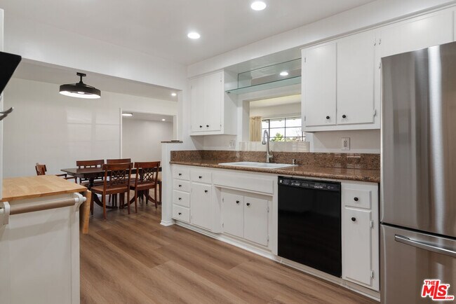 Building Photo - 6739 Garces Ave