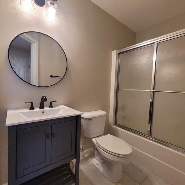Building Photo - Welcome to this beautiful 3 bedroom, 2 bat...