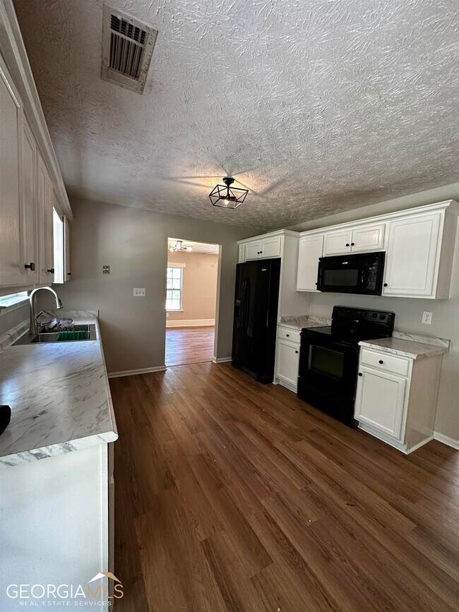 Building Photo - 641 Honey Creek Rd