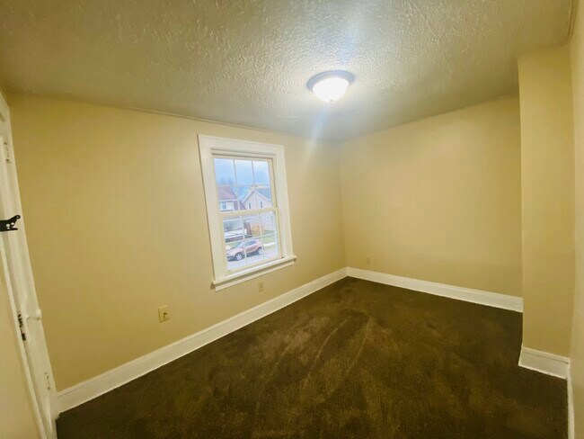 Building Photo - 1401 Ridgeway Pl NW