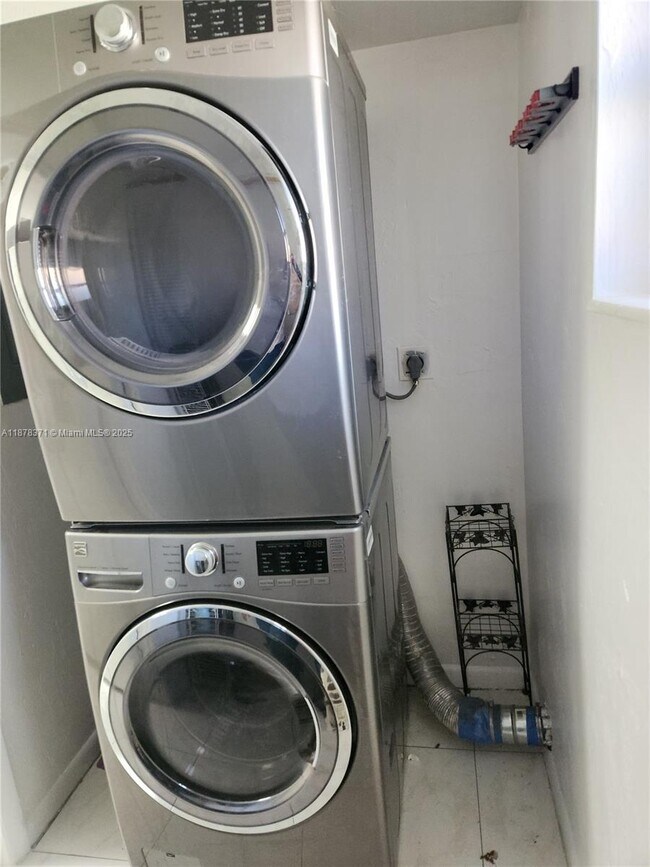 Building Photo - 8401 SW 107th Ave