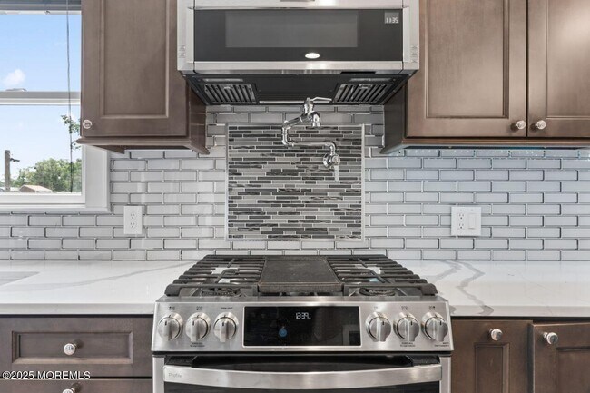 Building Photo - 553 Colts Neck Rd