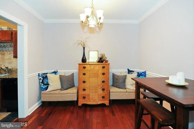 Building Photo - 906 S Washington St