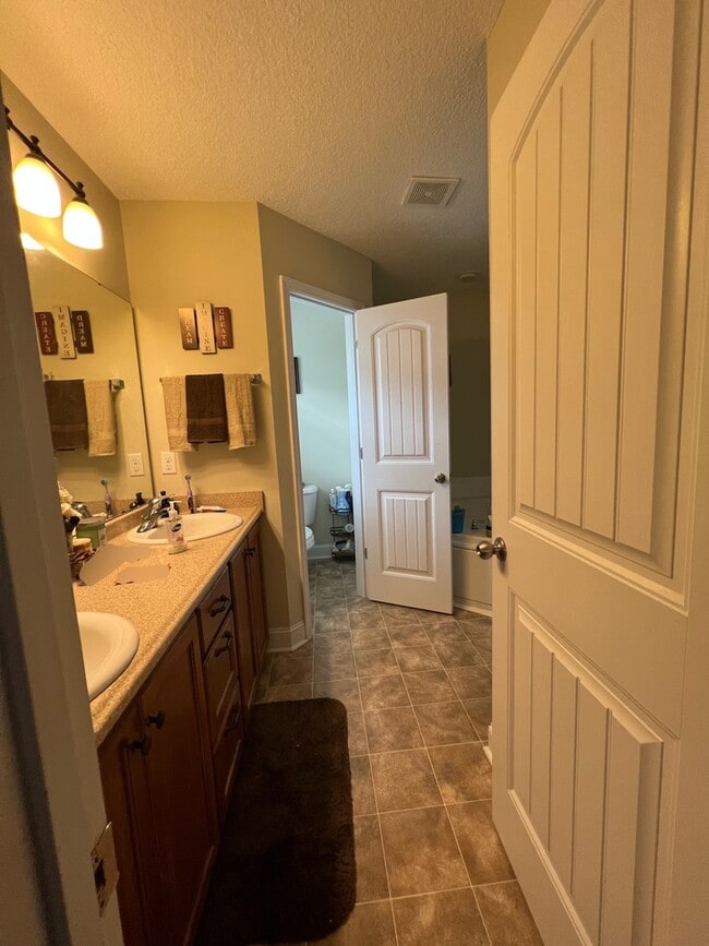 Building Photo - 616 Piedmont Ave