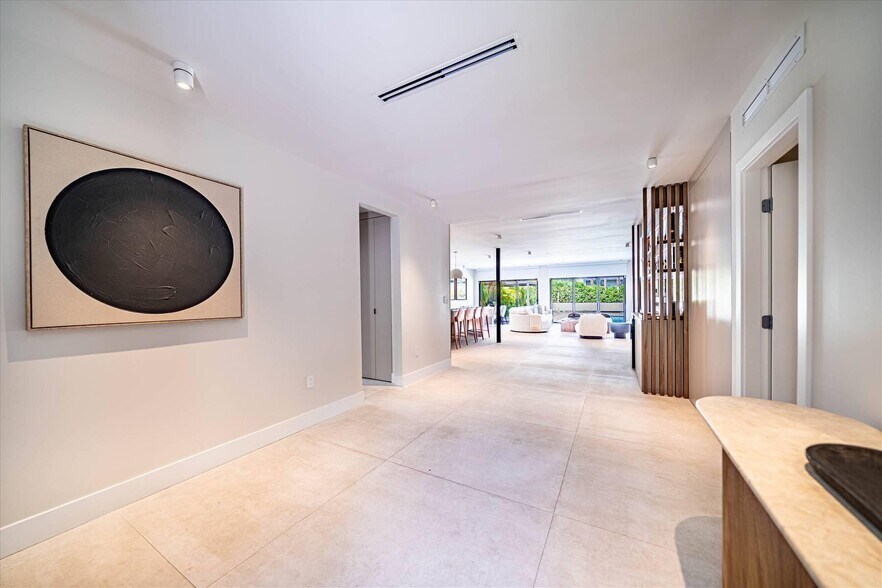 Building Photo - 7610 Bayside Ln