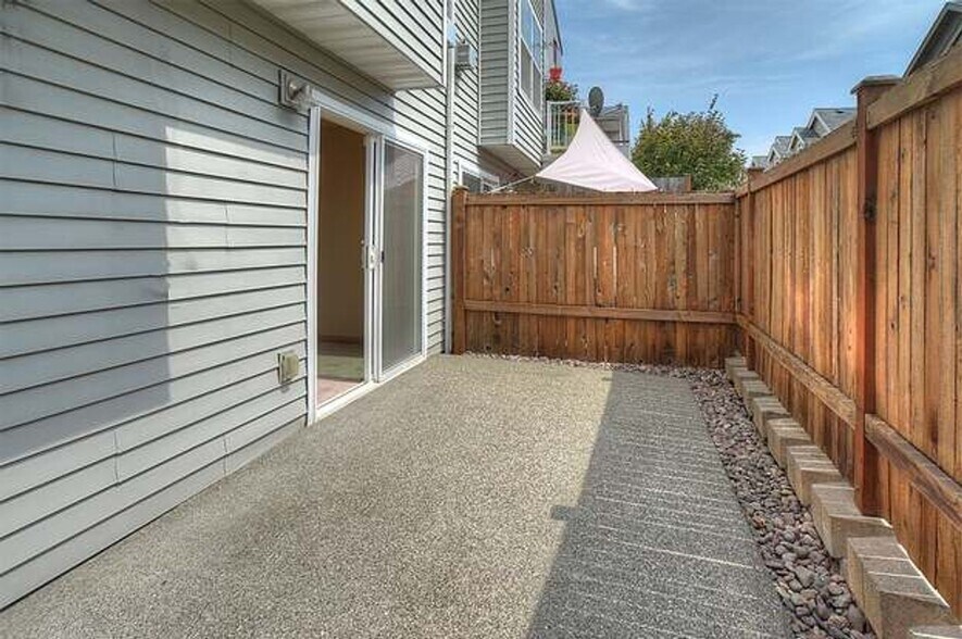 Building Photo - 1139 N 94th St