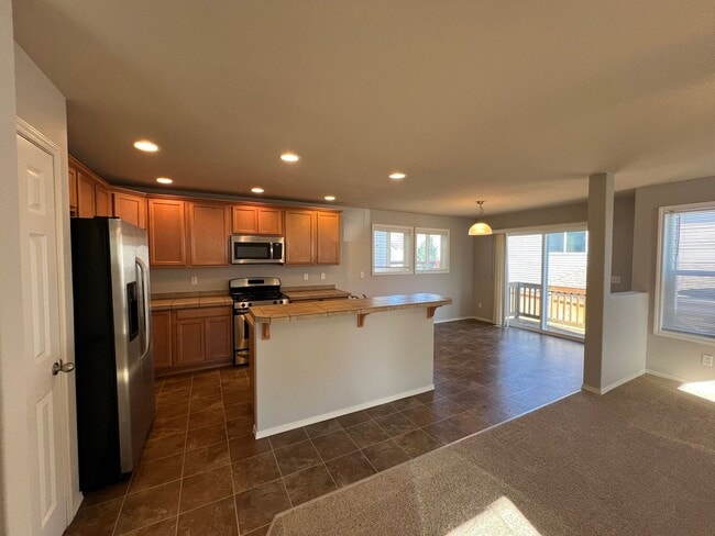 Building Photo - Lovely South Hill Home!