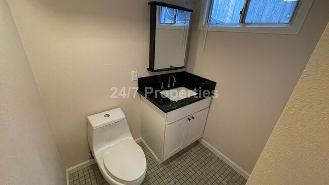 Building Photo - 2024-5815MF