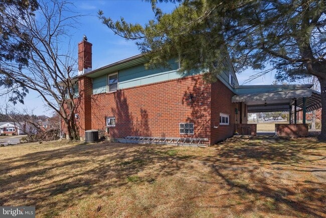 Building Photo - 2423 Harwood Rd