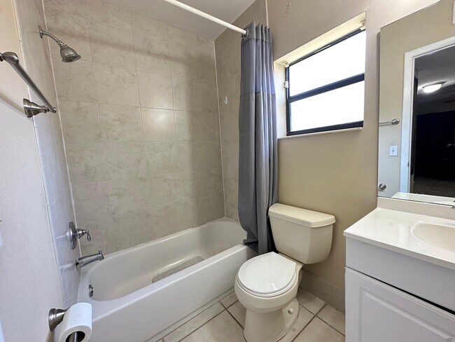Building Photo - 4509 Carambola Cir S